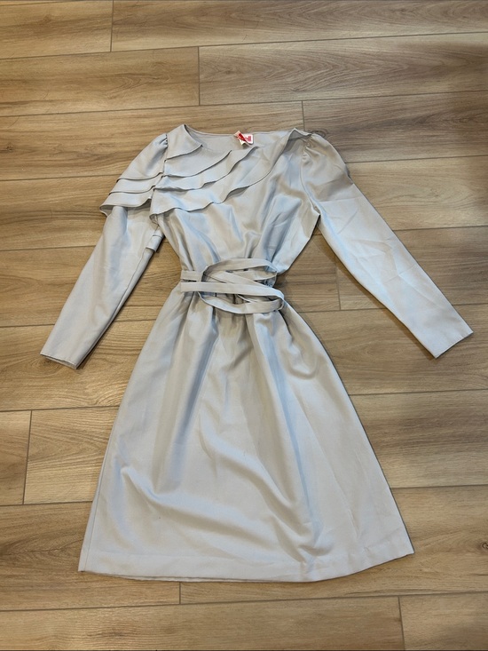 Us Vintage Dresses & Skirts - Vintage Light Gray Long-Sleeve Ruffle Dress with Self Tie Waist size 11